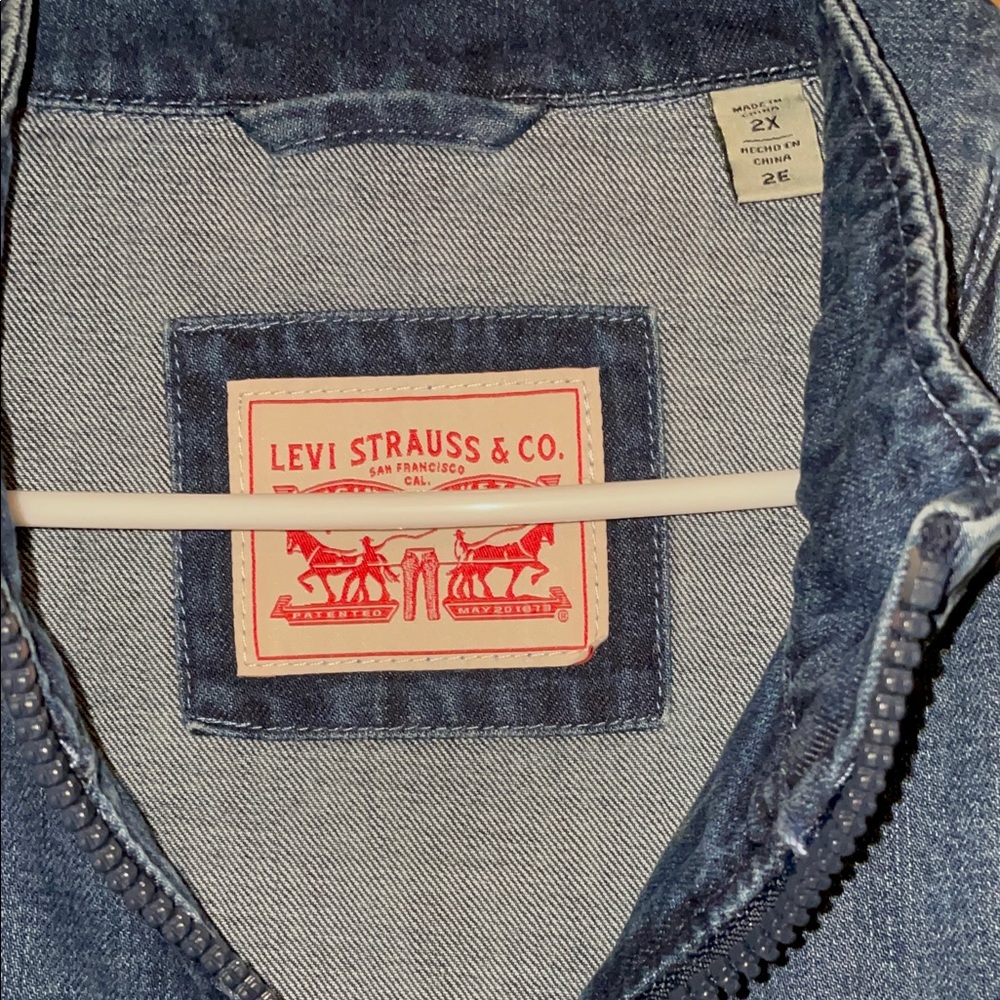 Levi’s 2x plus never been worn